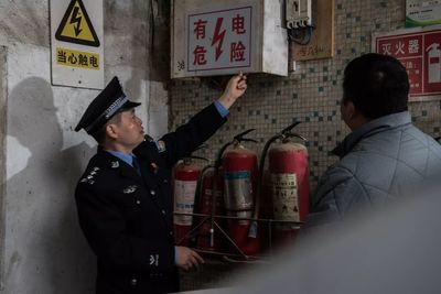 节日的背后,他们一直在坚守
